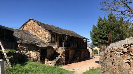 Rustikales Steinhaus auf dem Pilgerweg nach Santiago de Compostela