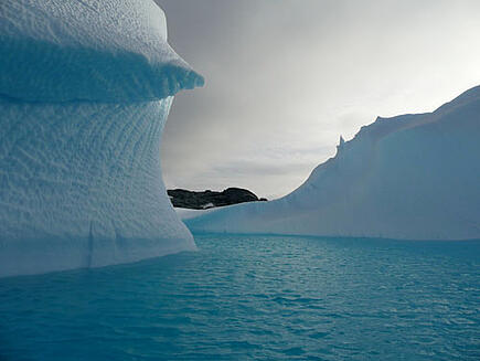 Eindrucksvolle Eislandschaft auf Antarktis Expedition mit der Santa Maria Australis