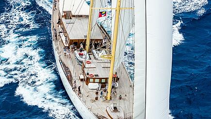 Das Segelschiff SV Chronos bei der Antigua Classic Regatta 