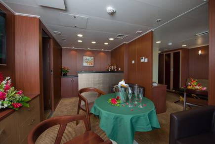 Aranui 5 Postschiff - Presidential Suite dining area