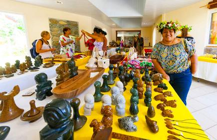 Handarbeitsmarkt auf der Marquesas Insel Ua Pou in Französisch Polynesien während der Aranui 5 Postschiffreise