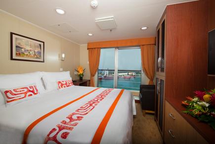 Aranui 5 deluxe Kabine mit großem Doppelbett und Meerblick