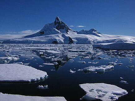 Blick auf das Eismeer auf Antarktis Expedition mit der Santa Maria Australis